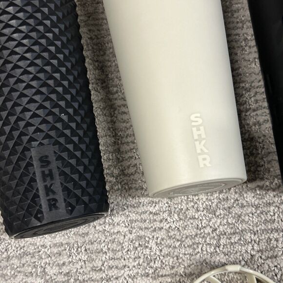 HydroJug Hydro SHKR Tumbler 24 oz. 700 ml Studded Shaker Black Cream Stainless 4 - Picture 10 of 13